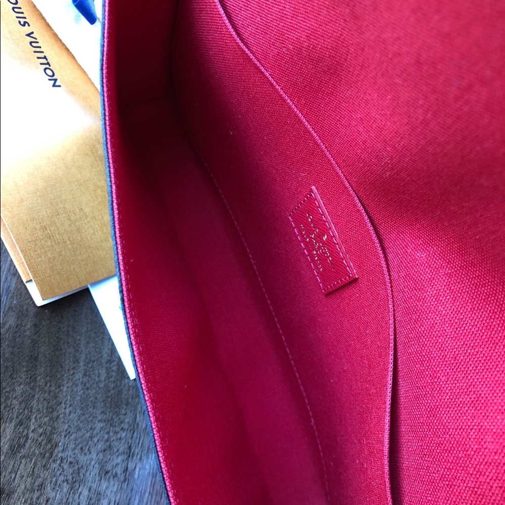 Louis Vuitton Pochette Felicie- DE w/ “LV Stories” - Picture 6 of 8